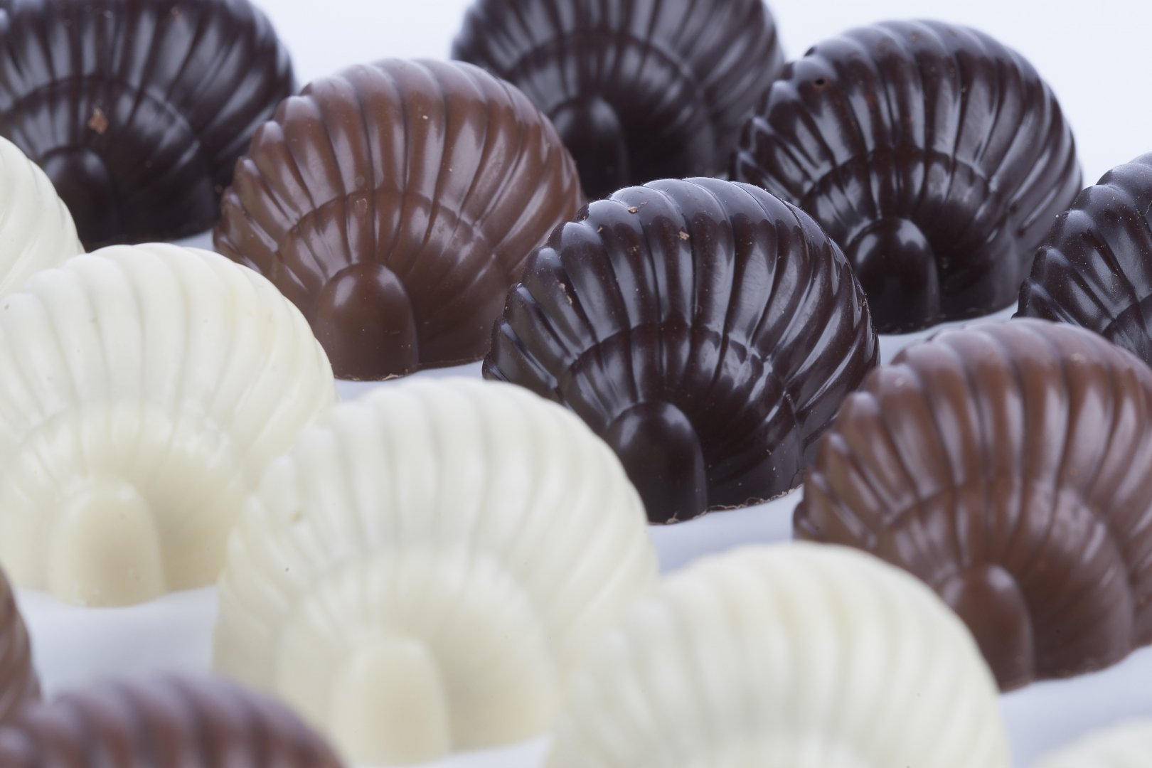 Boite de 7 escargots en chocolat Meilleur Ouvrier de France - €16,09 EUR, Epicerie Fine