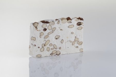 NOUGAT AMANDES part de 150g - ref_1440 - part de 150g