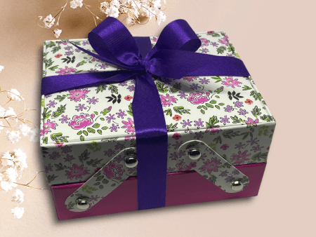 Boîte à couture fleurie garnie de gourmandises - ref-176 - Coffret de 250g