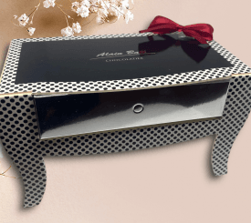 Commode garnie de chocolats