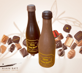 Bouteille en chocolat garnie de chocolats